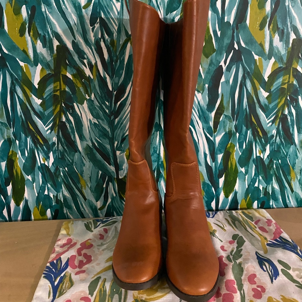 Size 9WC (9 wide calves) Knee high cognac boots.